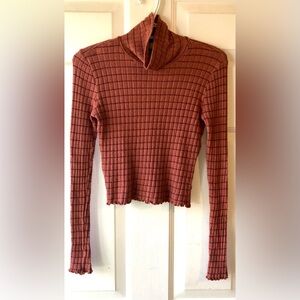 Ivy & Main Dark Pink Maroon Stripe Ribbed Cropped Mock Turtleneck Top Sz Medium